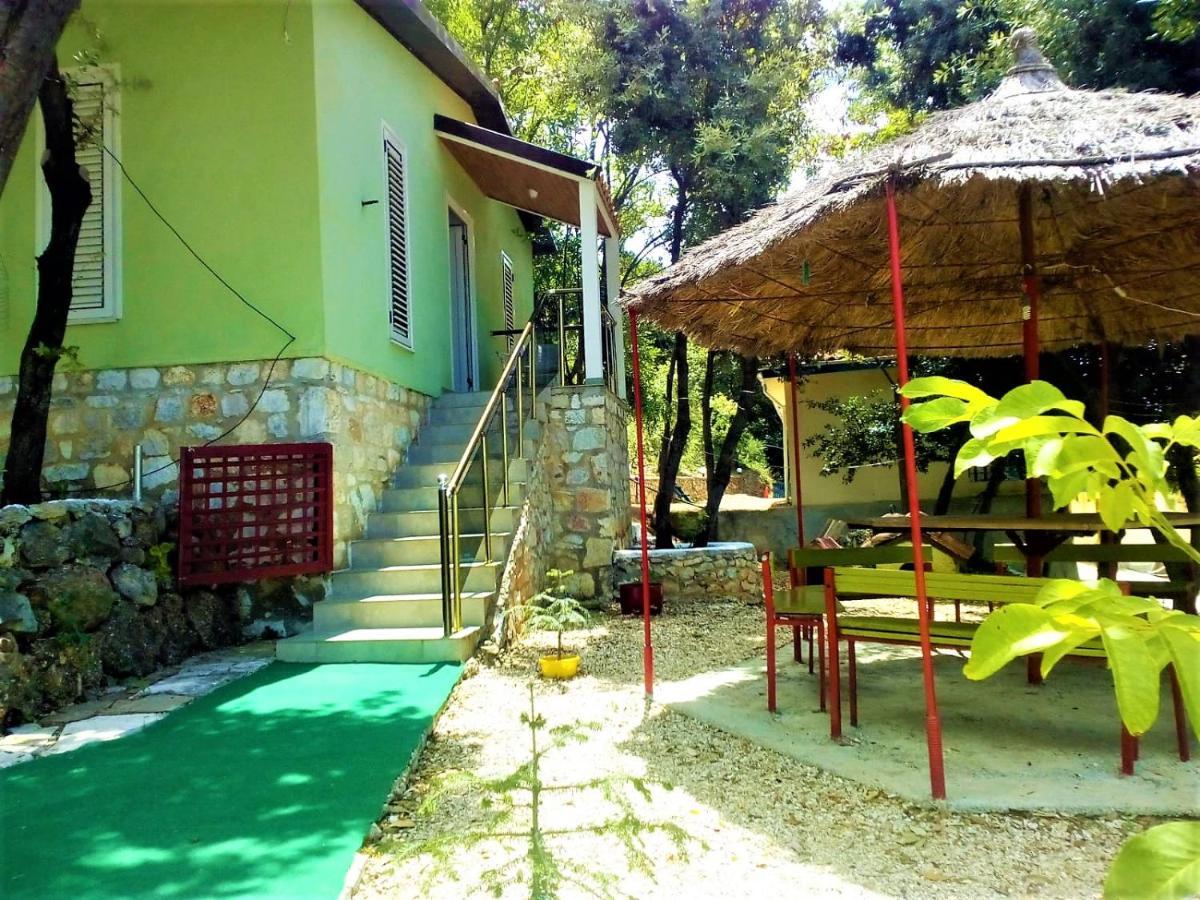 Ramo'S Green Beachside Retreat - Cozy 2 Bedroom Home Vlore Bagian luar foto