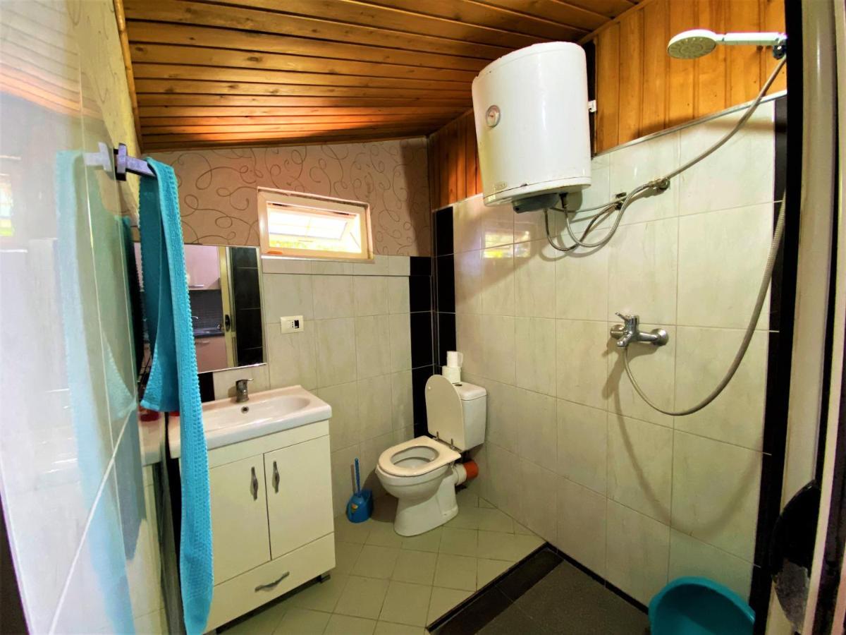 Ramo'S Green Beachside Retreat - Cozy 2 Bedroom Home Vlore Bagian luar foto