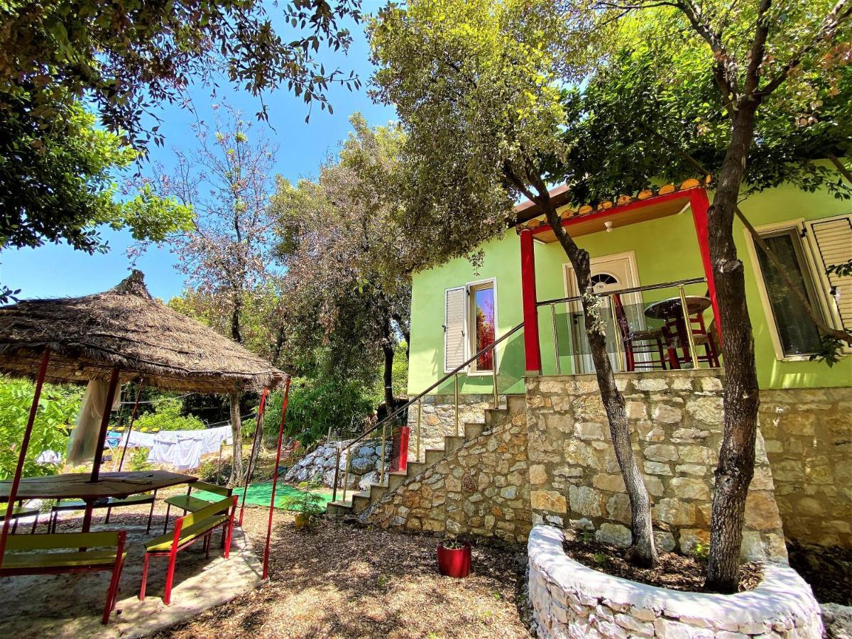 Ramo'S Green Beachside Retreat - Cozy 2 Bedroom Home Vlore Bagian luar foto